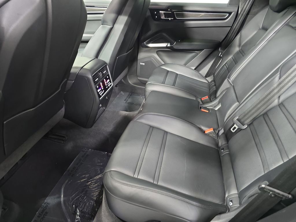 Used 2019 Porsche Cayenne Turbo AWD/4WD image 24