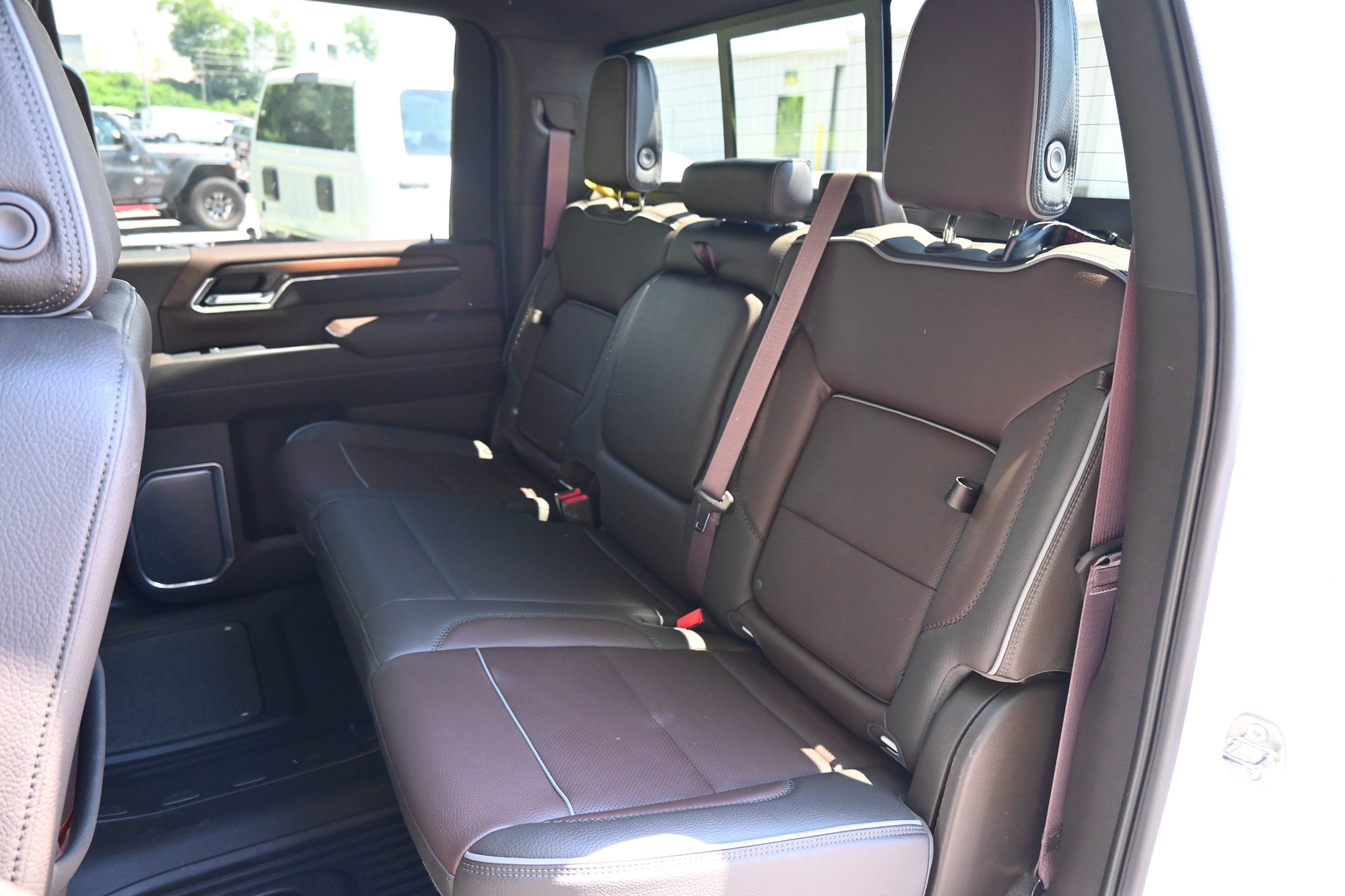 Used 2024 GMC Sierra 2500 Denali w/ Denali Reserve Package AWD/4WD image 8
