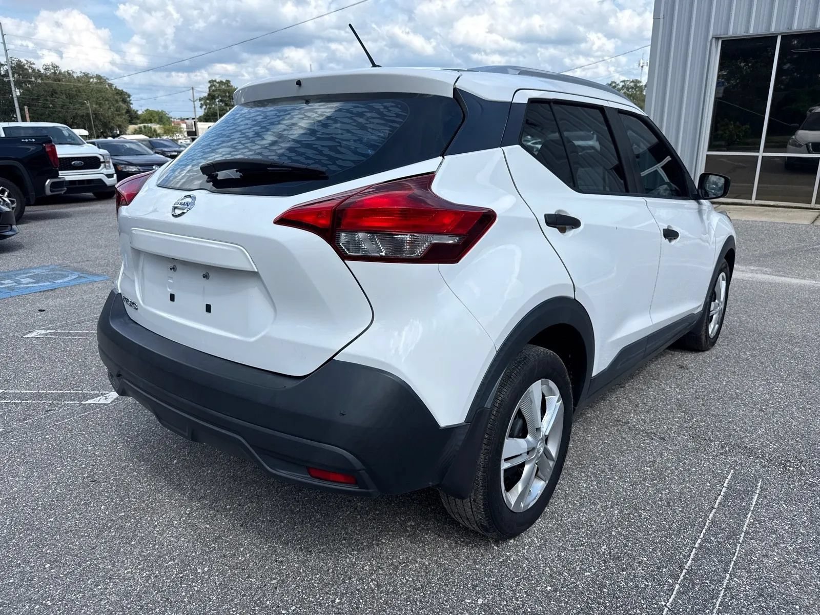 Used 2019 Nissan Kicks S FWD image 7
