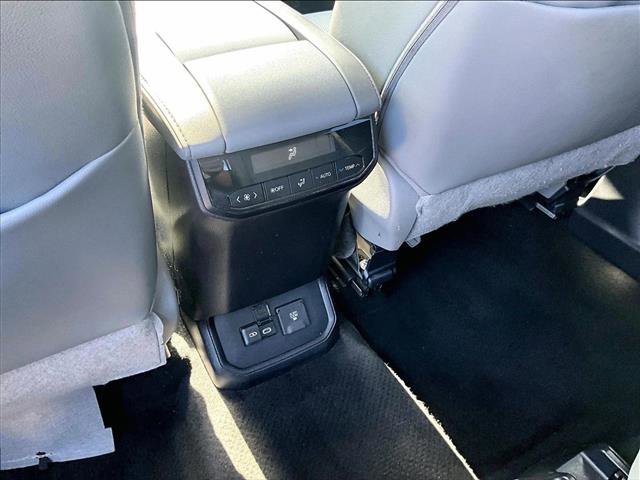 Used 2023 Toyota Highlander Limited image 22