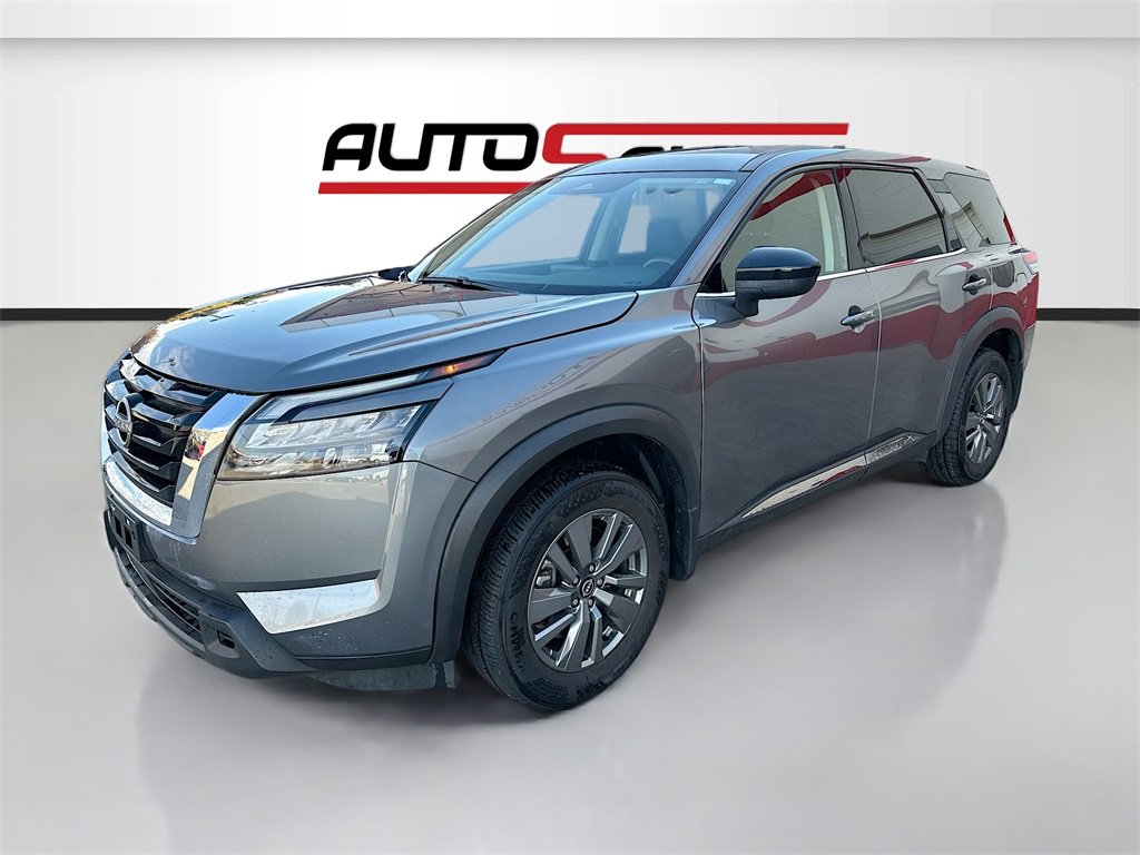 Used 2024 Nissan Pathfinder S image 3
