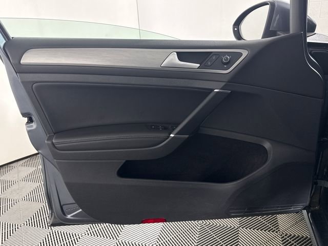 Used 2015 Volkswagen Golf SE image 27