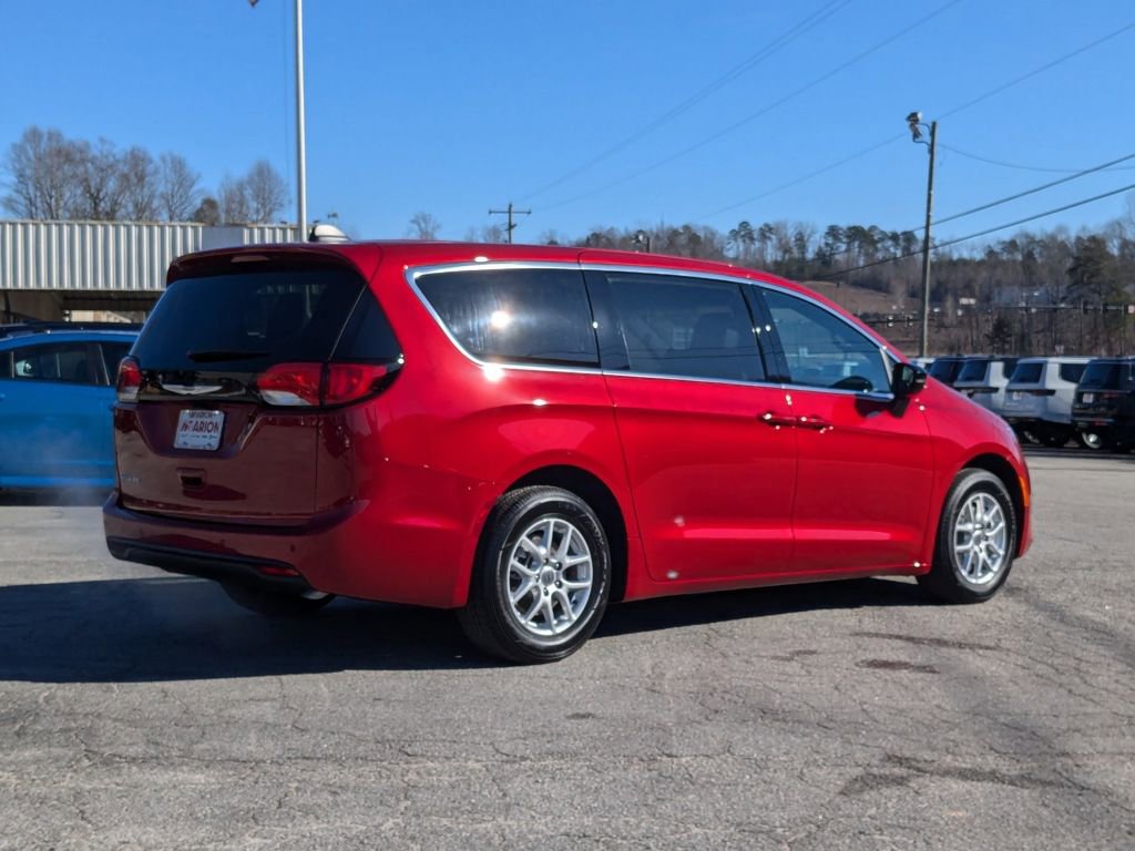 New 2025 Chrysler Voyager LX image 19