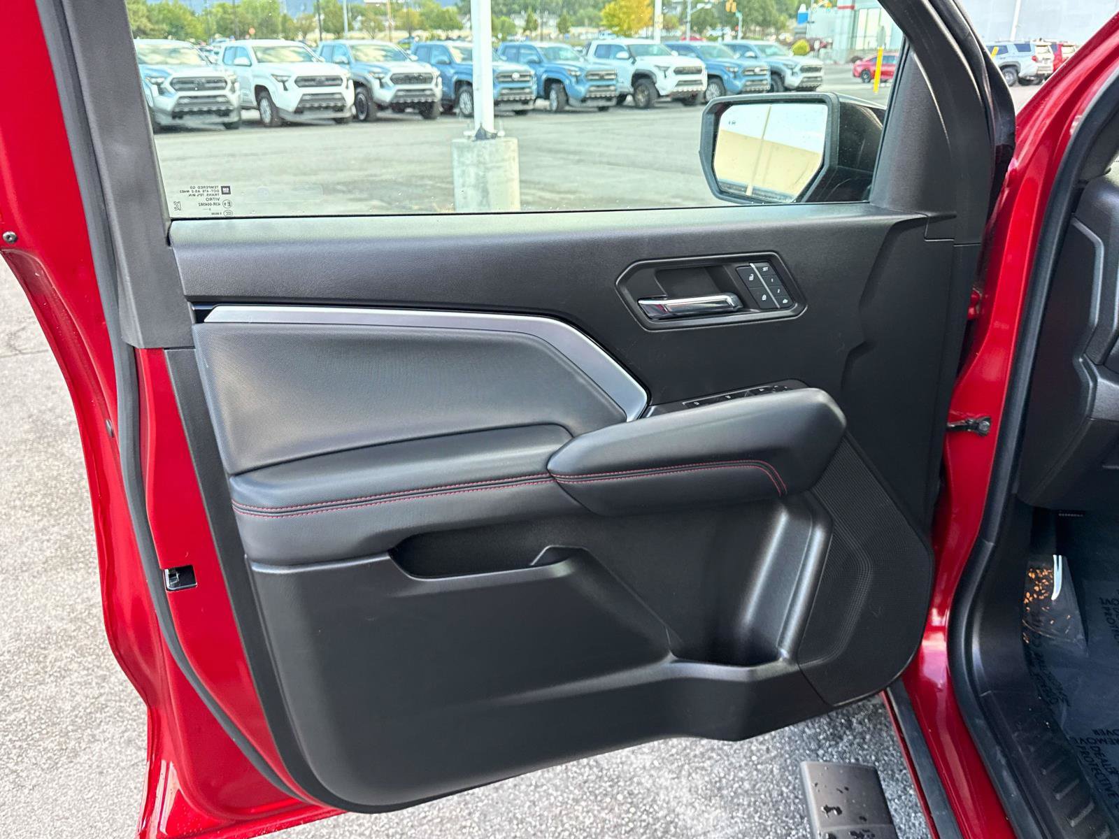 Used 2023 Chevrolet Colorado Z71 w/ Z71 Convenience Package 2 AWD/4WD image 12