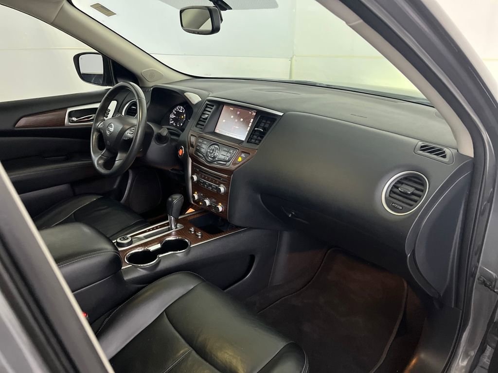 Used 2018 Nissan Pathfinder Platinum image 23