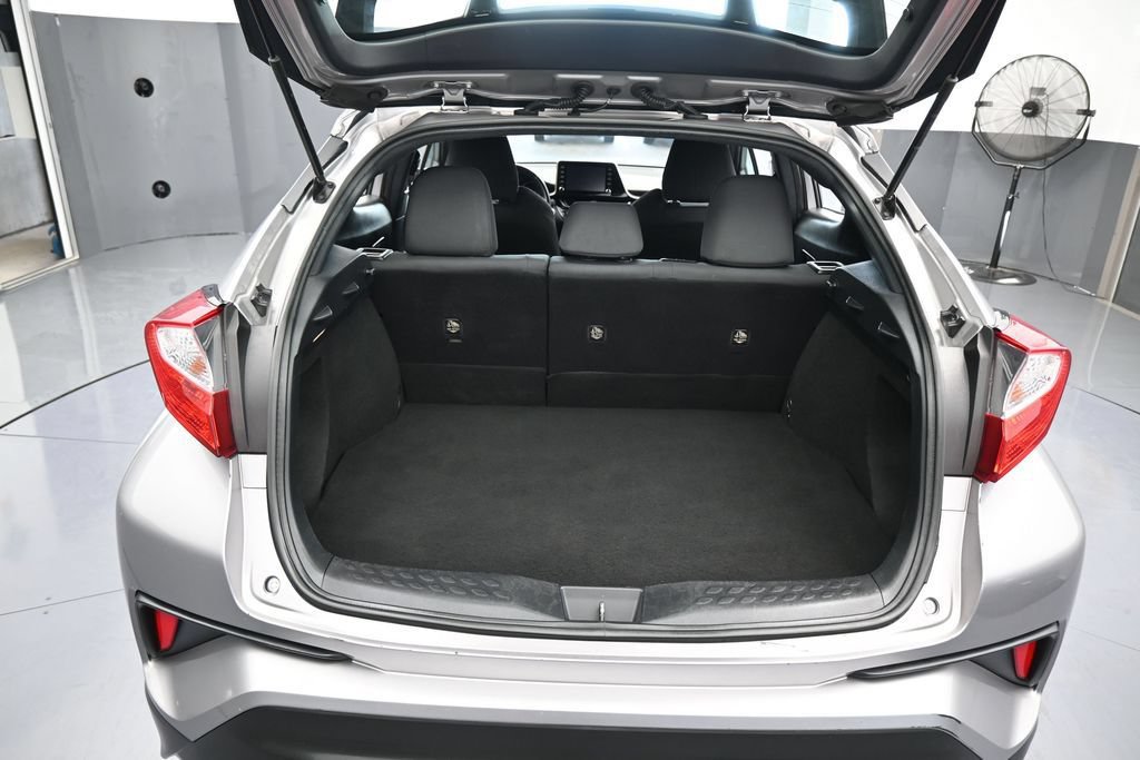 Used 2019 Toyota C-HR XLE FWD image 38