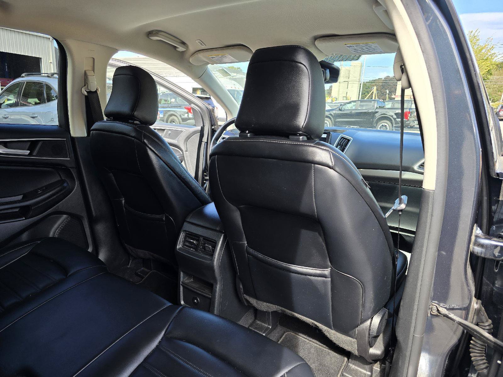 Used 2023 Ford Edge SEL AWD/4WD image 18