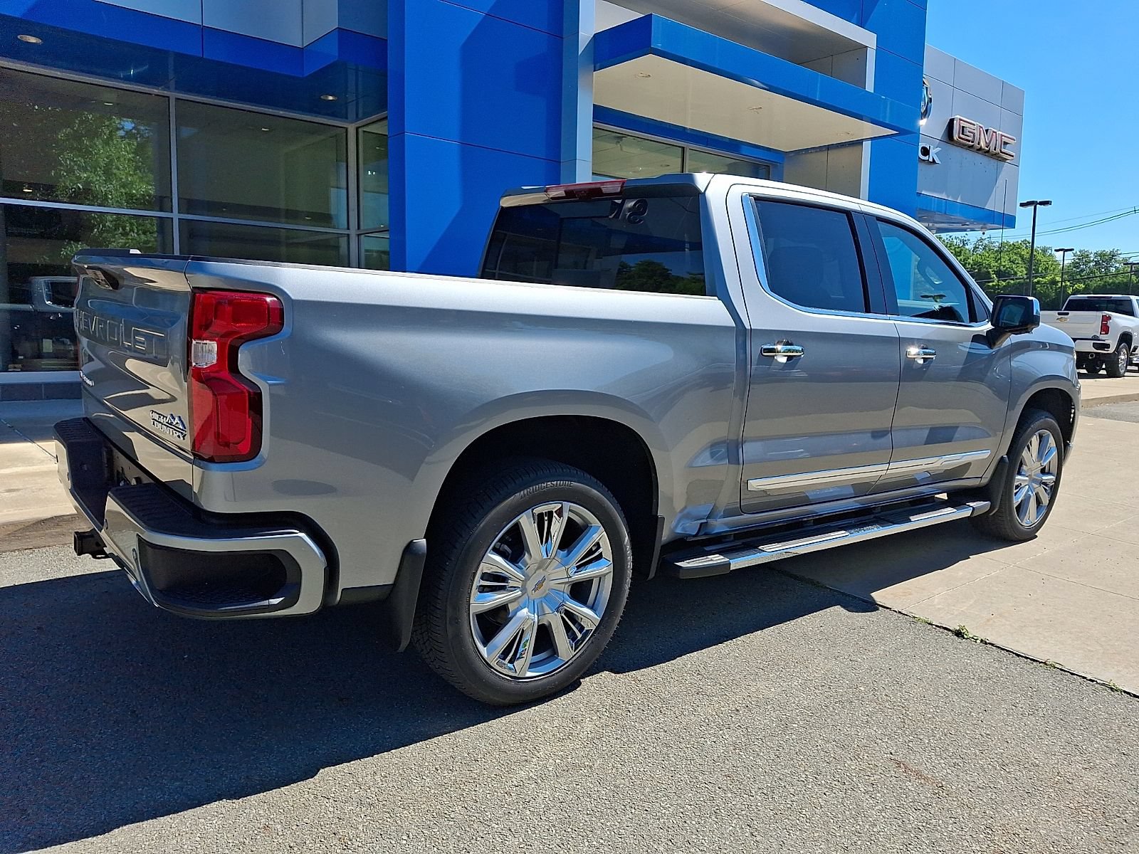 New 2026 Chevrolet Silverado 1500 High Country w/ High Country Premium Package AWD/4WD image 6