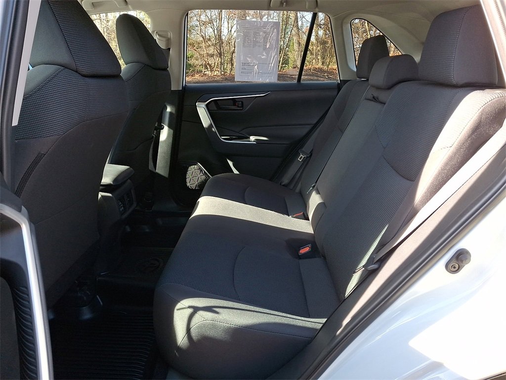Used 2022 Toyota RAV4 LE image 10