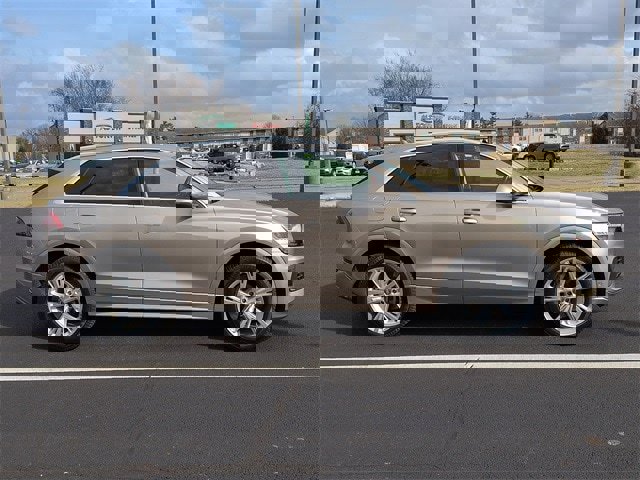 Used 2019 Audi Q8 Prestige w/ Luxury Package image 8