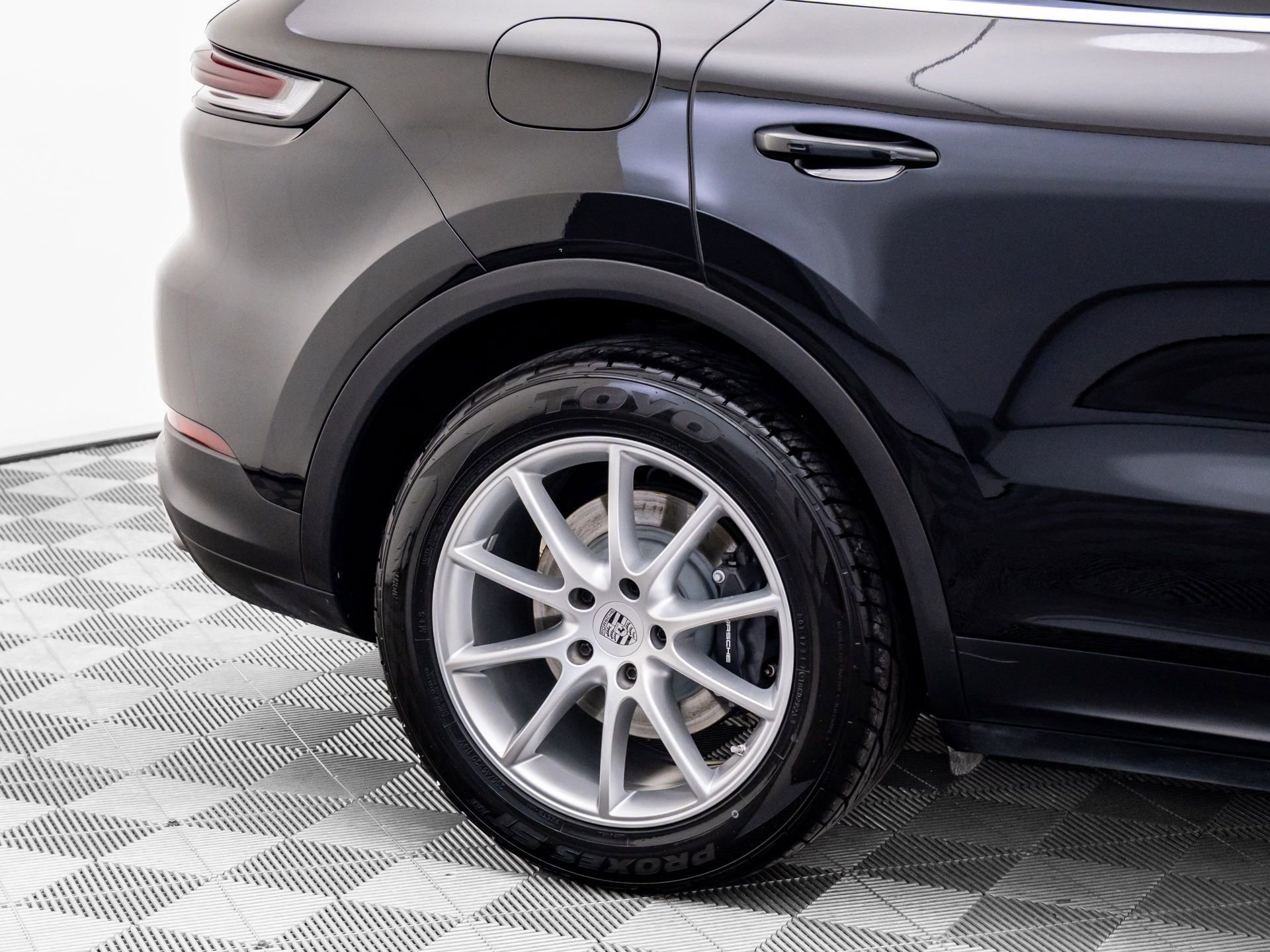 Used 2024 Porsche Cayenne image 30