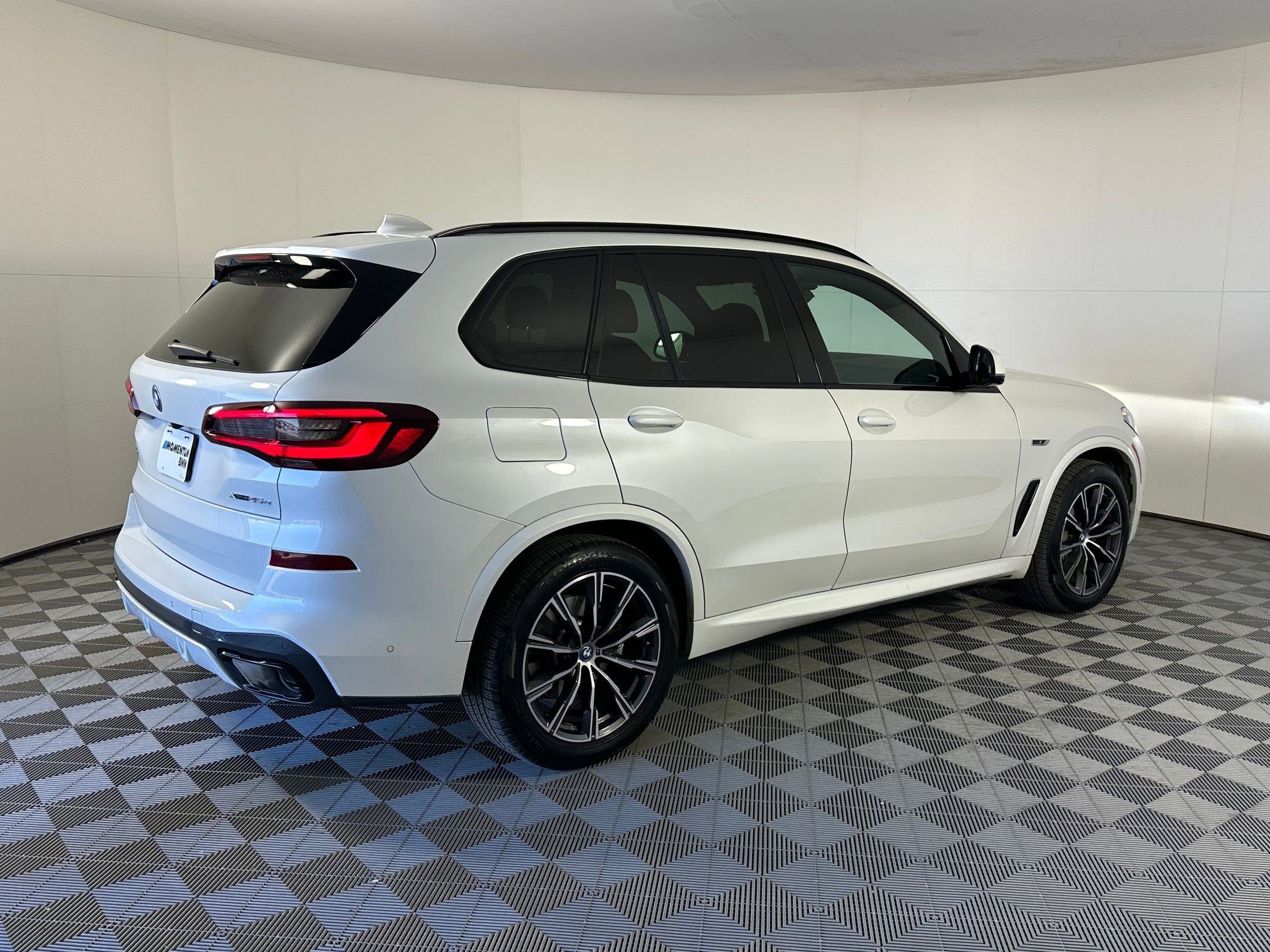 Used 2023 BMW X5 xDrive45e w/ Executive Package image 7
