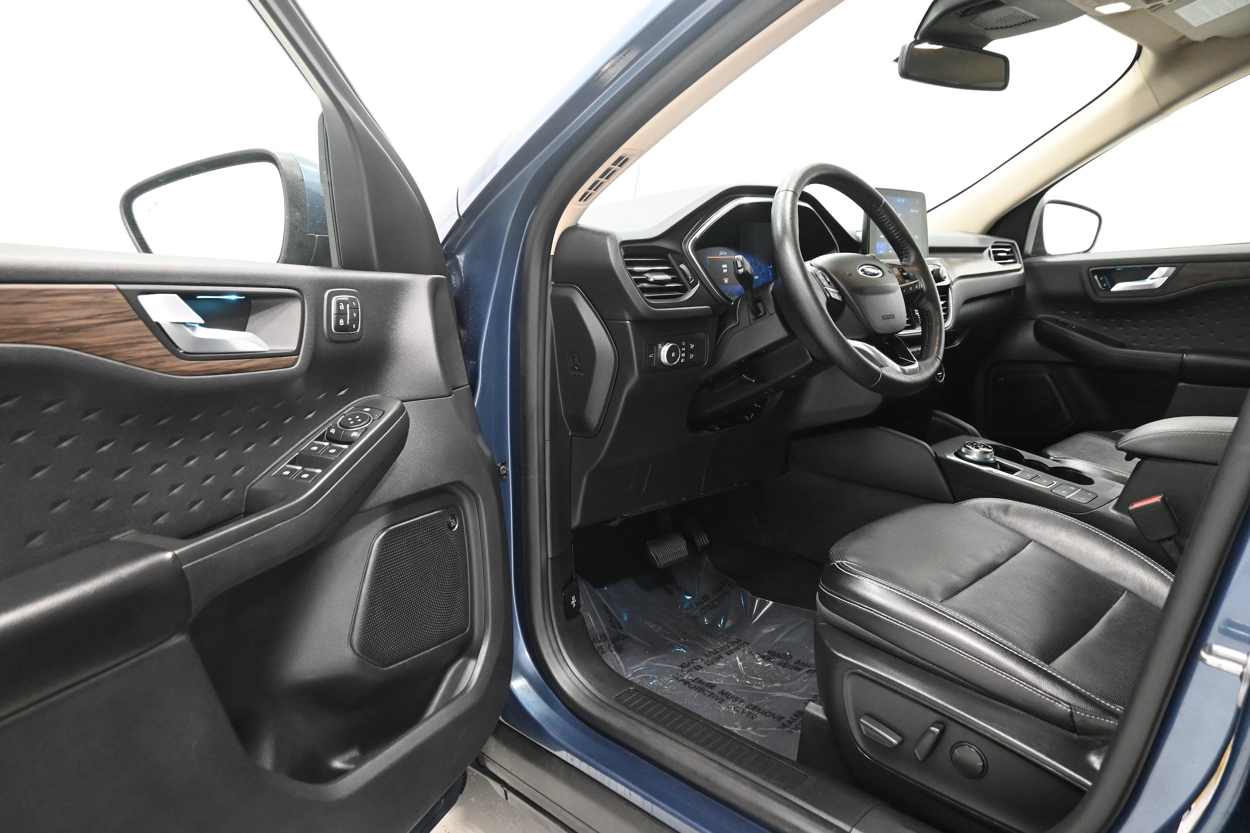 Used 2020 Ford Escape Titanium w/ Titanium Premium Package 2.0 AWD/4WD image 4