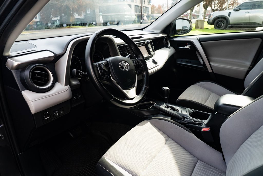 Used 2018 Toyota RAV4 XLE image 19