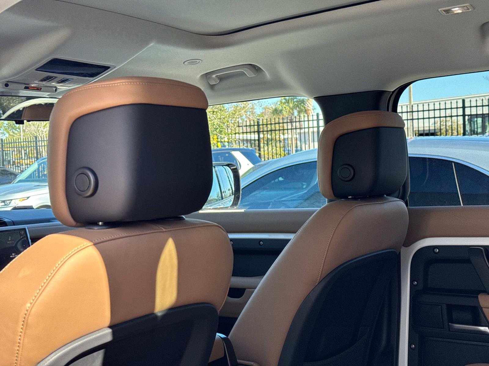 Used 2025 Land Rover Defender 110 S image 15