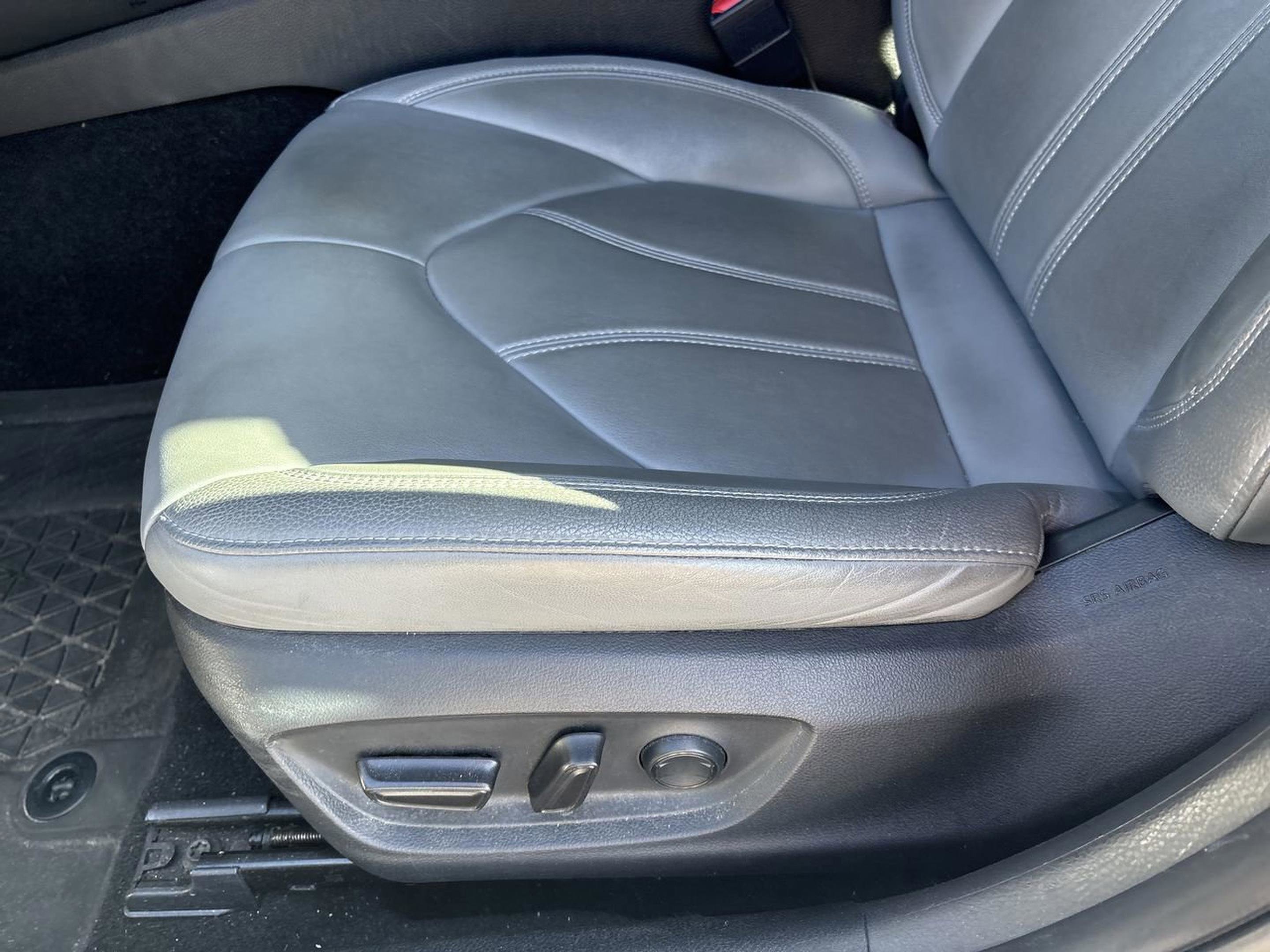 Used 2020 Toyota Avalon XLE w/ Moonroof Package image 16