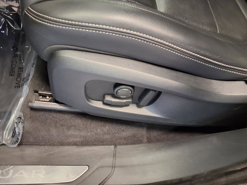 Used 2024 Jaguar F-PACE R-Dynamic S image 21