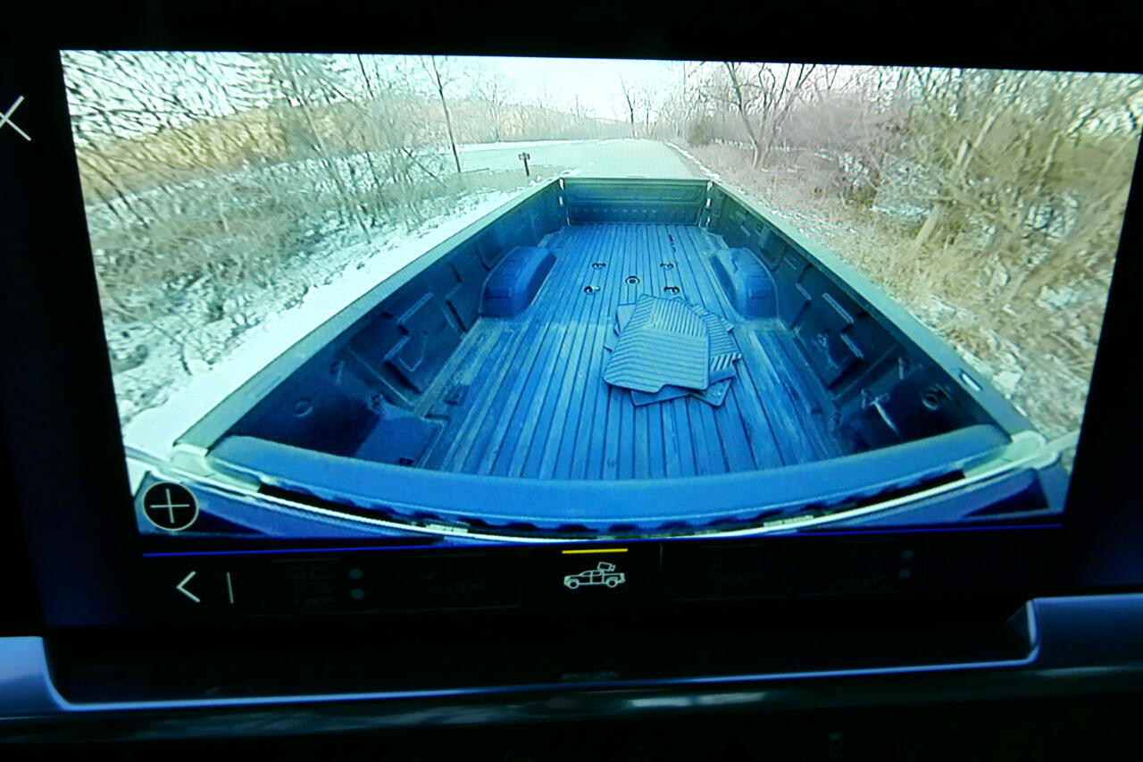 Used 2024 Chevrolet Silverado 3500 LTZ w/ LTZ Convenience Package image 17