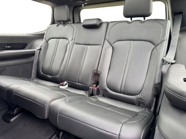New 2026 Jeep Grand Wagoneer Summit w/ Premium Group III AWD/4WD image 19