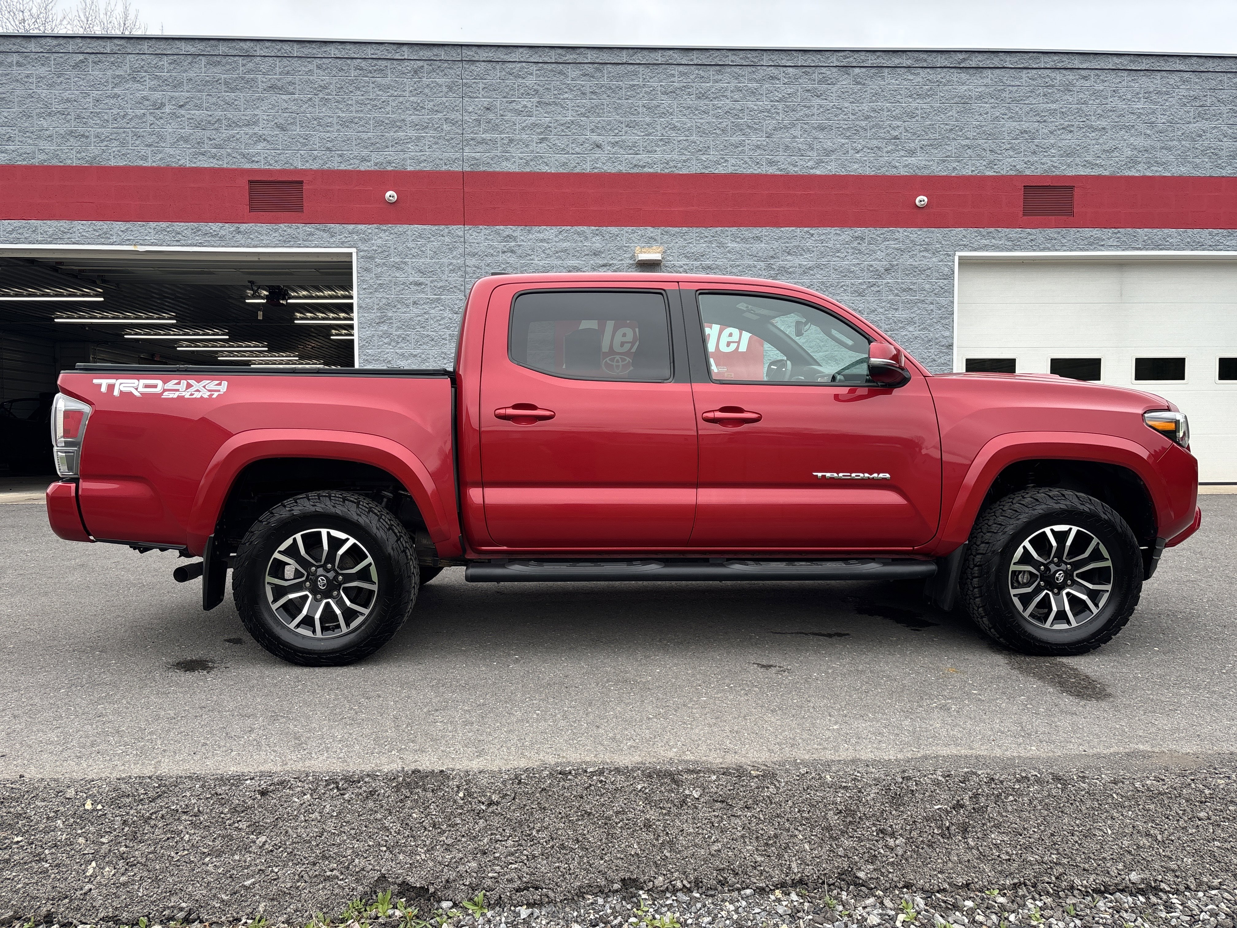 Used 2021 Toyota Tacoma TRD Sport w/ Technology Package video 2
