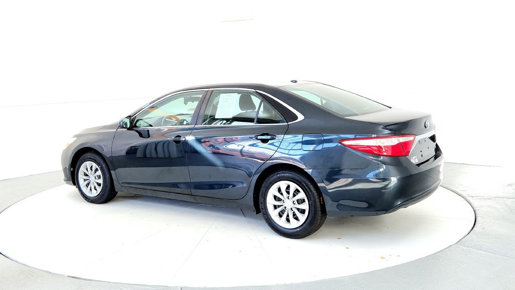 Used 2015 Toyota Camry LE w/ Moonroof Package FWD image 4