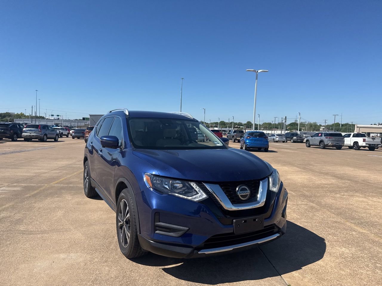 Used 2020 Nissan Rogue SV w/ Premium Package image 2