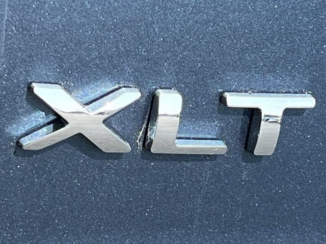 Used 2018 Ford Explorer XLT w/ Equipment Group 202A AWD/4WD image 9