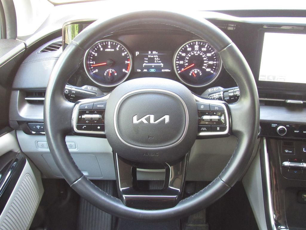 Used 2022 Kia Carnival EX FWD image 26