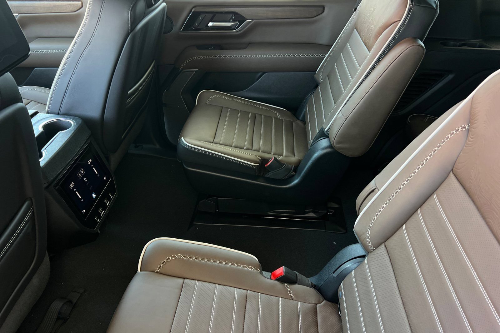 New 2026 GMC Yukon Denali Ultimate AWD/4WD image 9