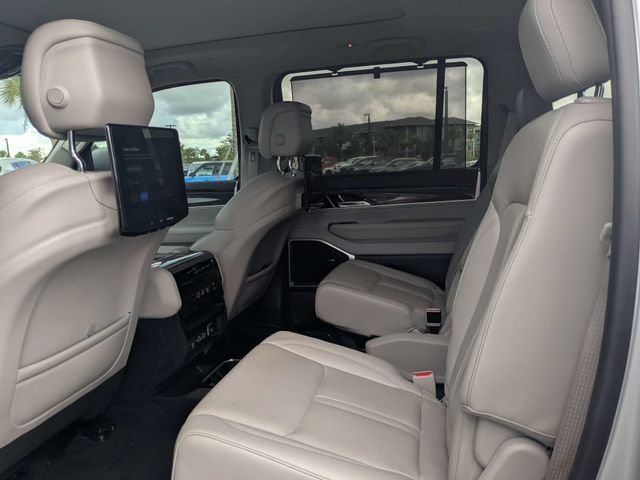 Used 2022 Jeep Wagoneer Series II w/ Convenience Group I AWD/4WD image 14