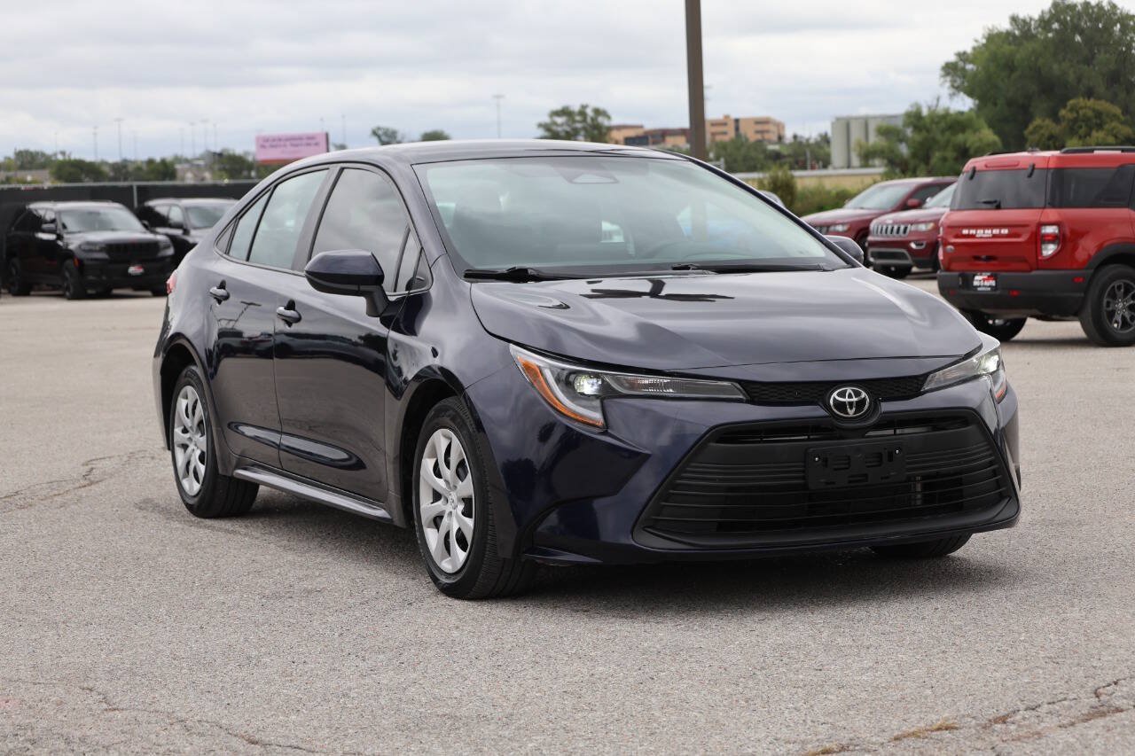 Used 2023 Toyota Corolla LE FWD image 4