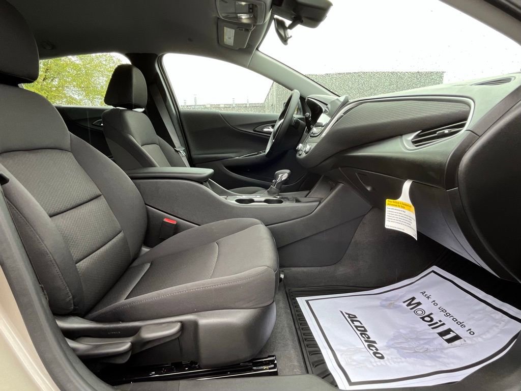 Certified 2025 Chevrolet Malibu RS image 23