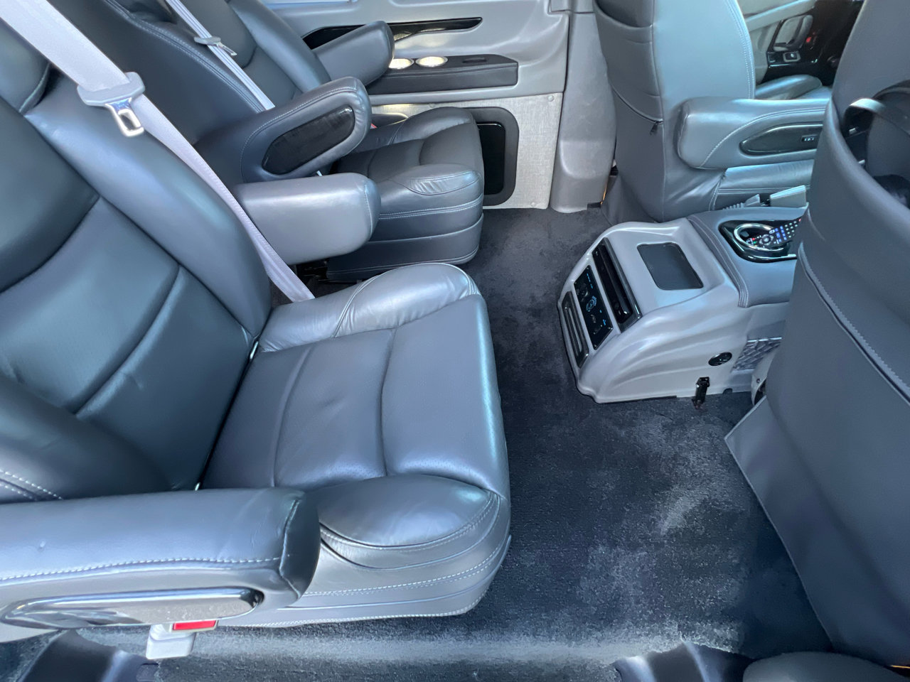 Used 2023 Chevrolet Express 2500 Extended image 42