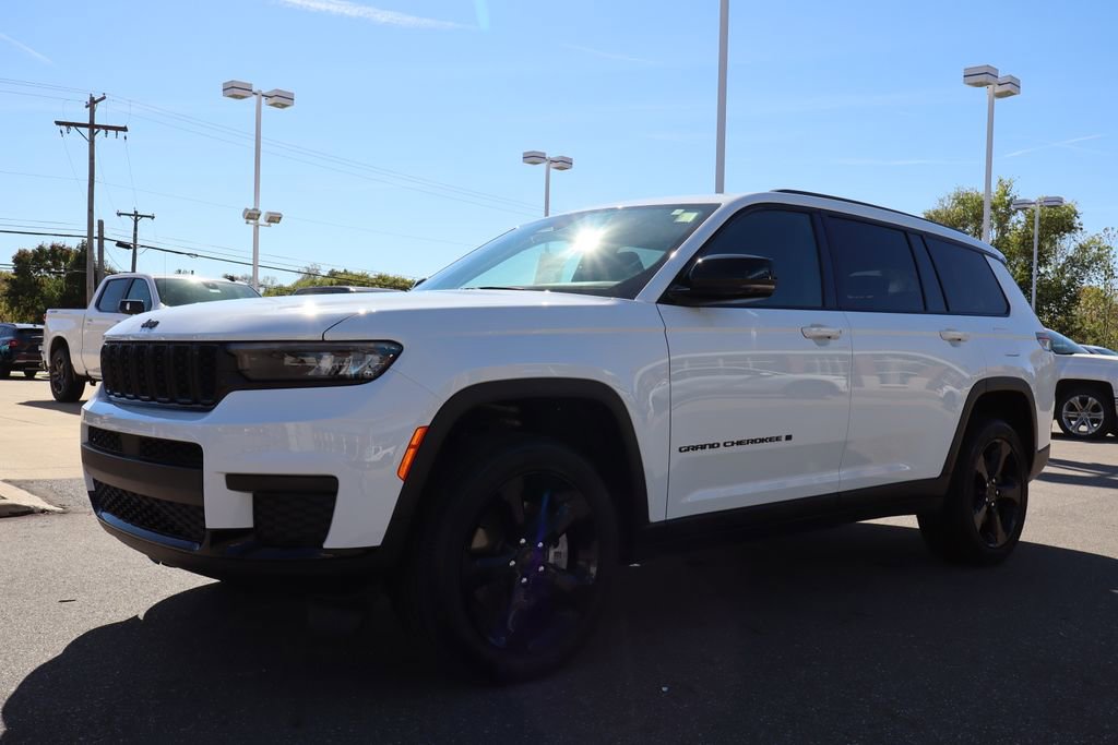Used 2024 Jeep Grand Cherokee L Altitude image 7