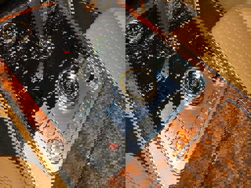 Used 2022 Bentley Flying Spur Plug-In Hybrid image 28