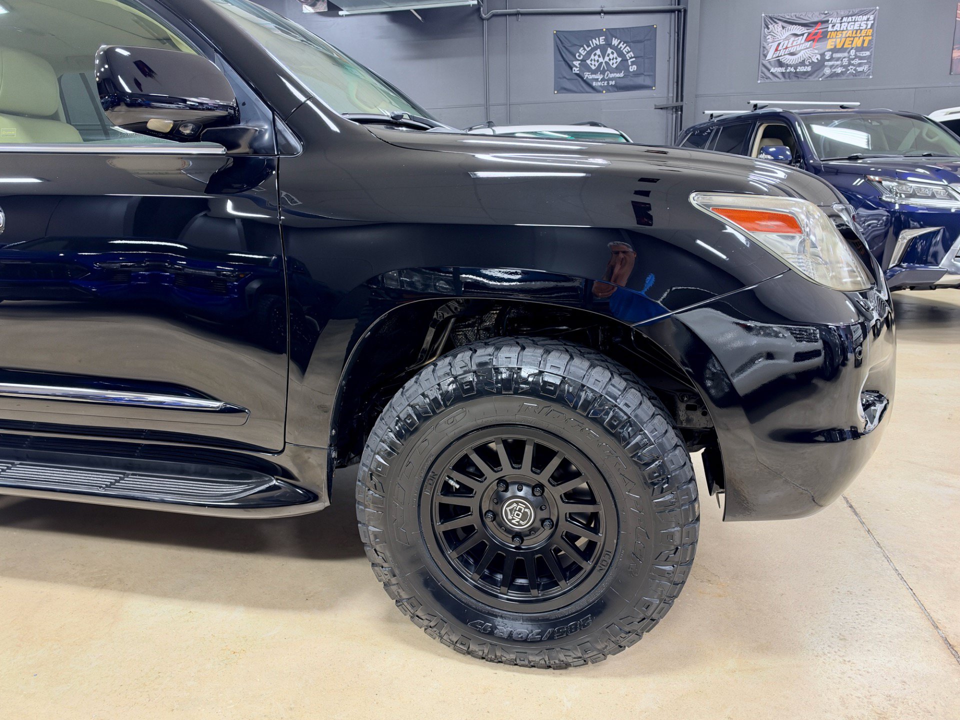 Used 2009 Lexus LX 570 4WD w/ Preferred Accessory Pkg image 16