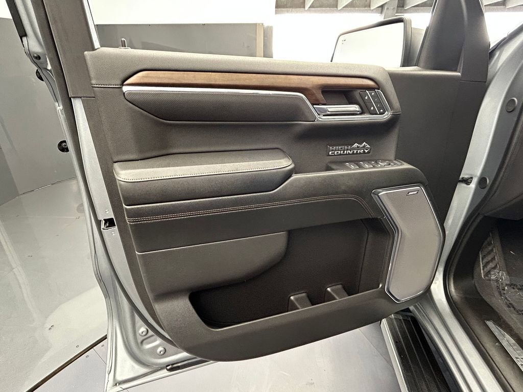 Used 2024 Chevrolet Silverado 1500 High Country w/ Technology Package image 17