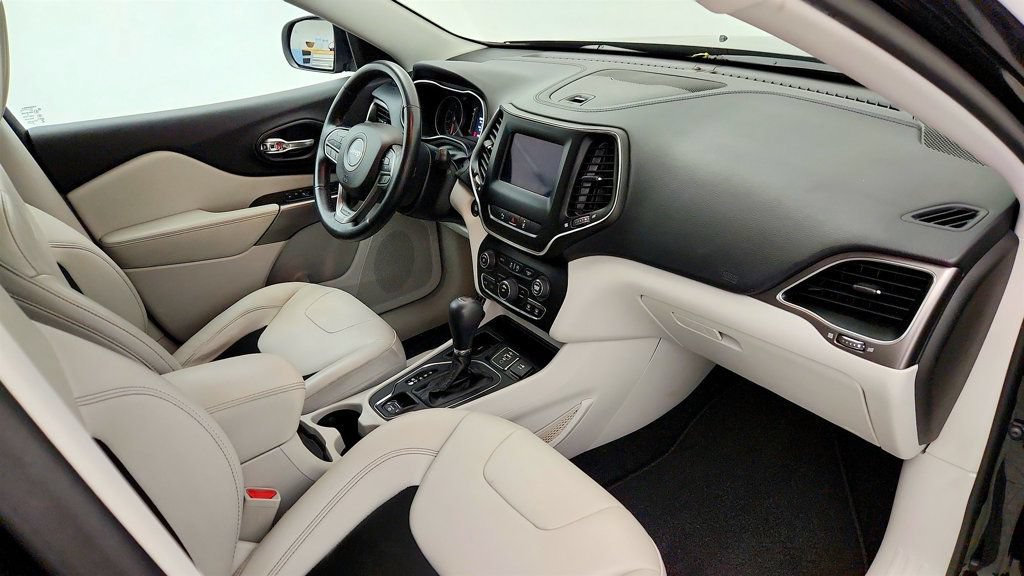 Used 2021 Jeep Cherokee Latitude Plus FWD image 24
