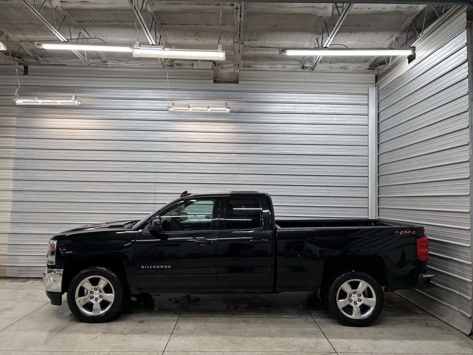 Used 2018 Chevrolet Silverado 1500 LT w/ All Star Edition image 10