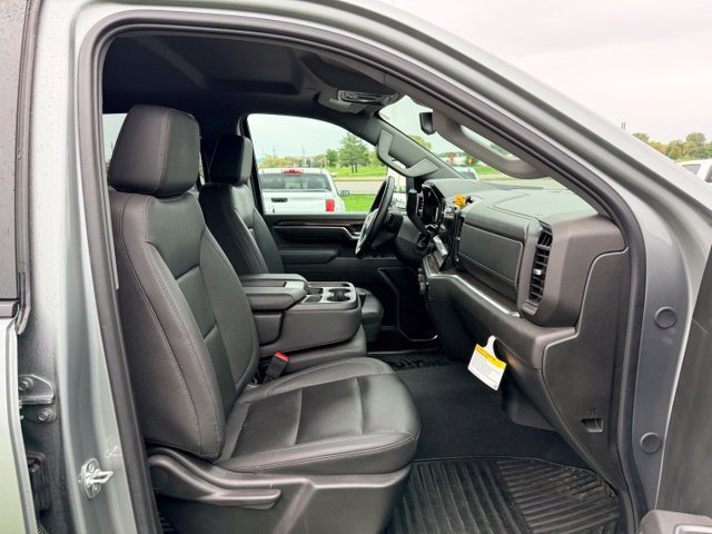 Used 2025 Chevrolet Silverado 2500 LT w/ Leather Package AWD/4WD image 11