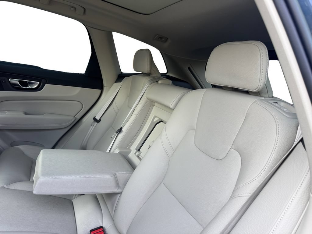 Certified 2023 Volvo XC60 B5 Core w/ Climate Package AWD/4WD image 24