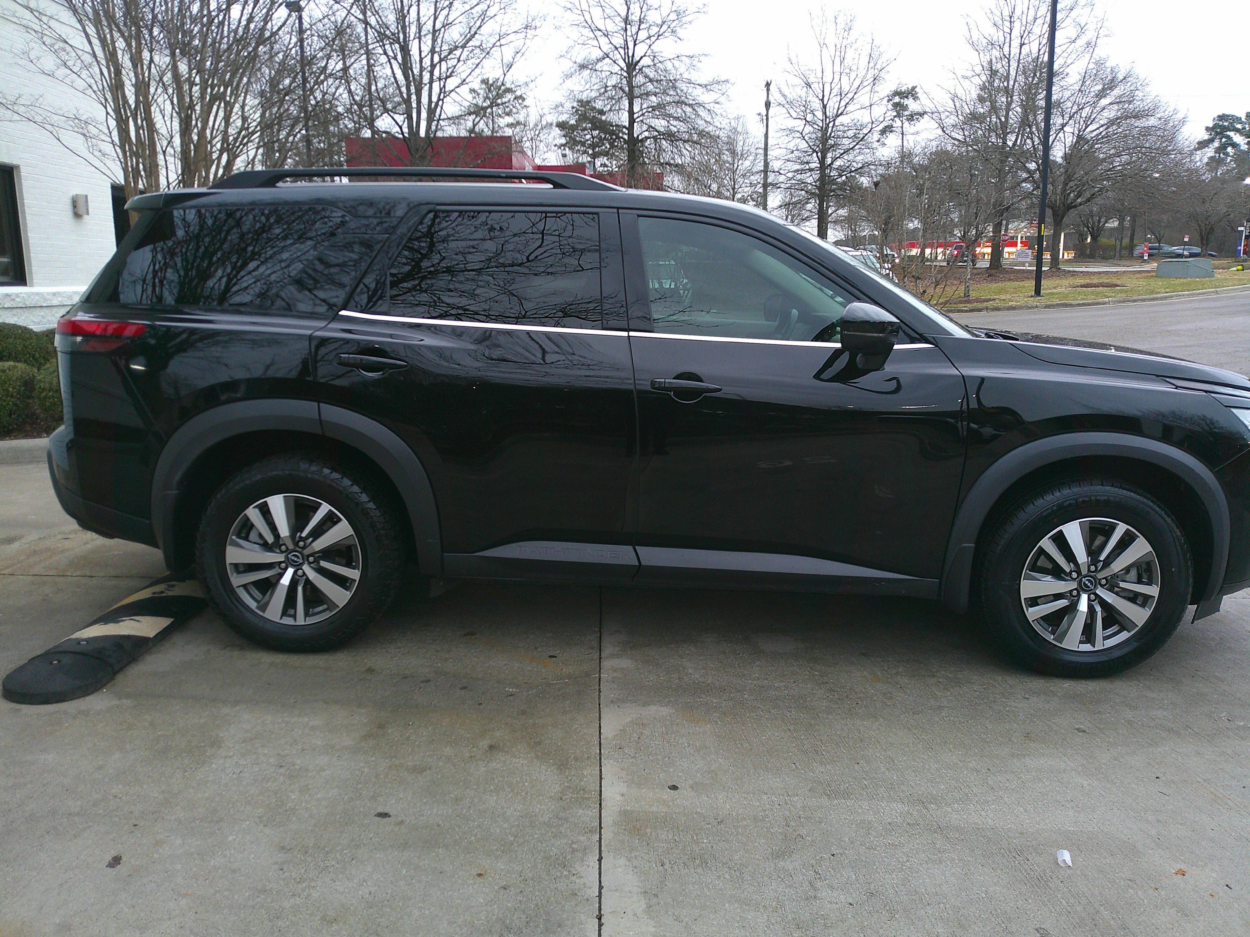 Used 2022 Nissan Pathfinder SL w/ SL Black Package image 14