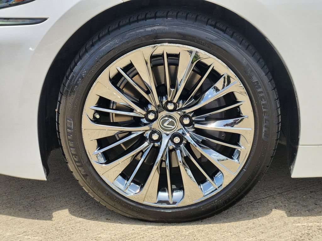 Used 2020 Lexus LS 500 w/ Accessory Package (Z1) RWD image 10