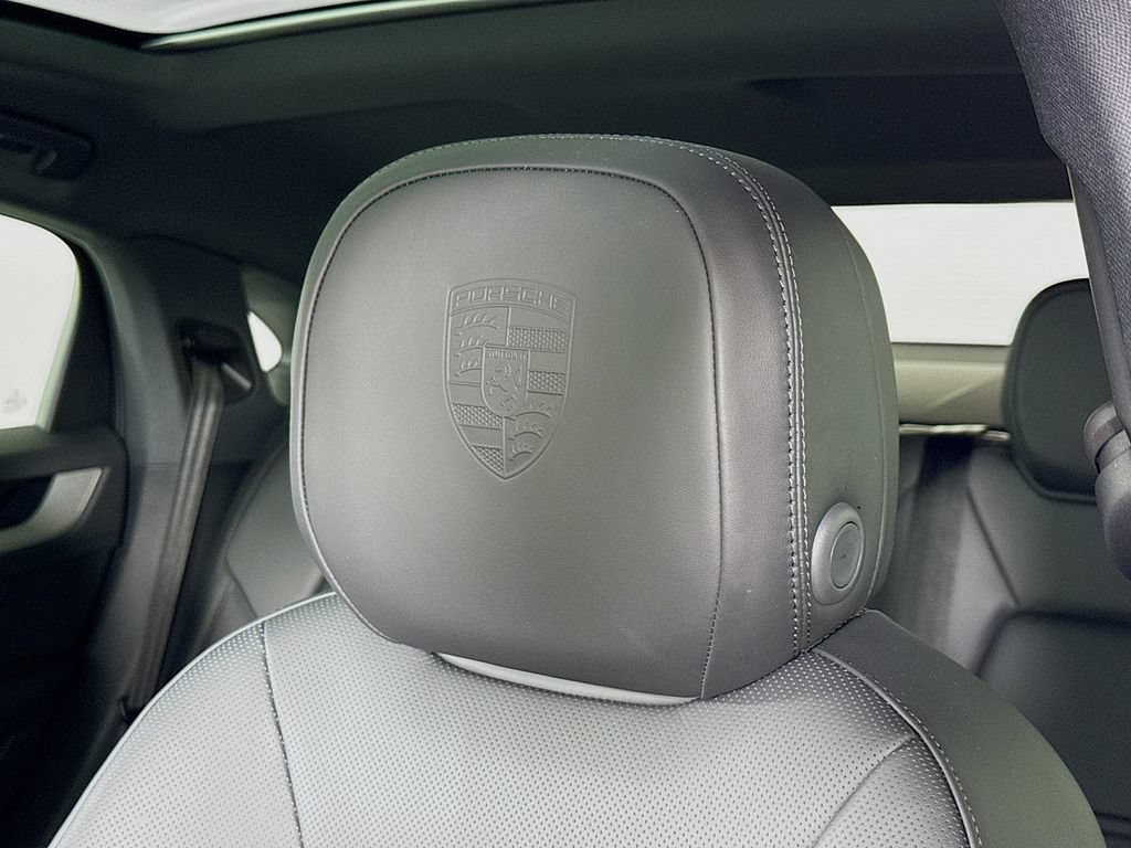New 2026 Porsche Cayenne Coupe AWD/4WD image 15