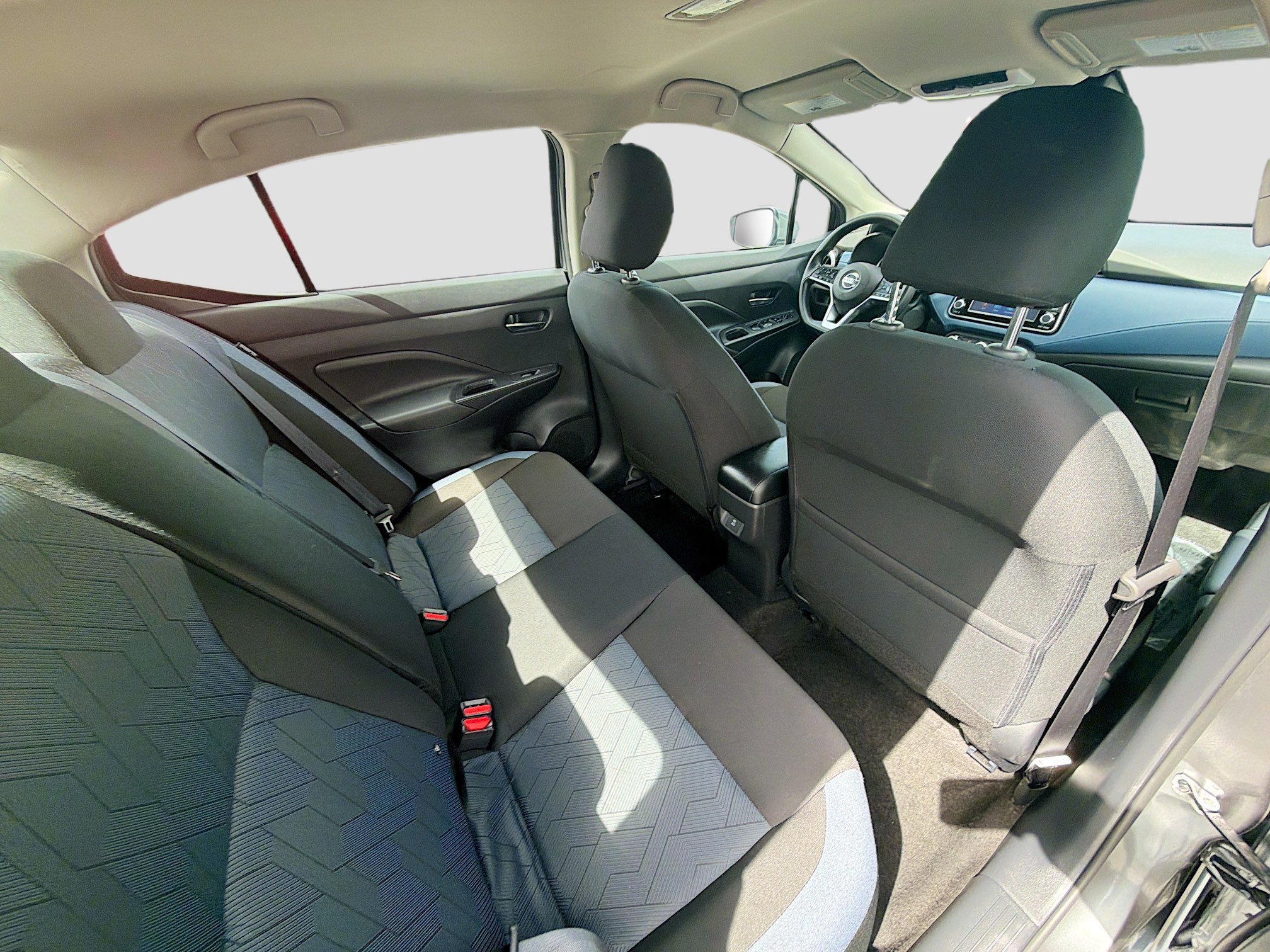 Used 2025 Nissan Versa SV image 28