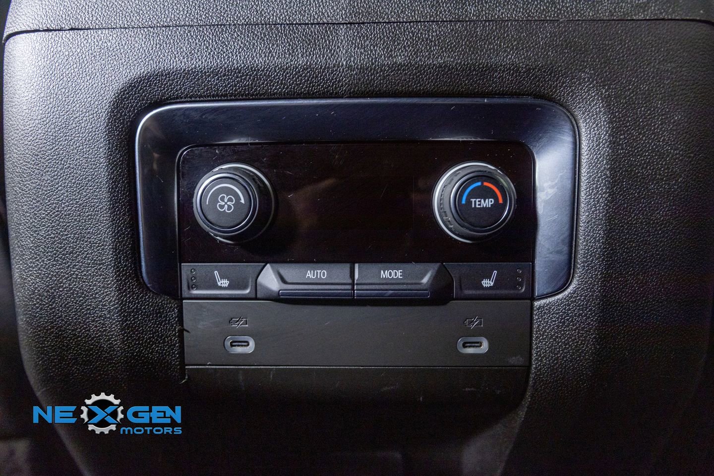 Used 2022 Chevrolet Tahoe Z71 w/ Luxury Package image 28