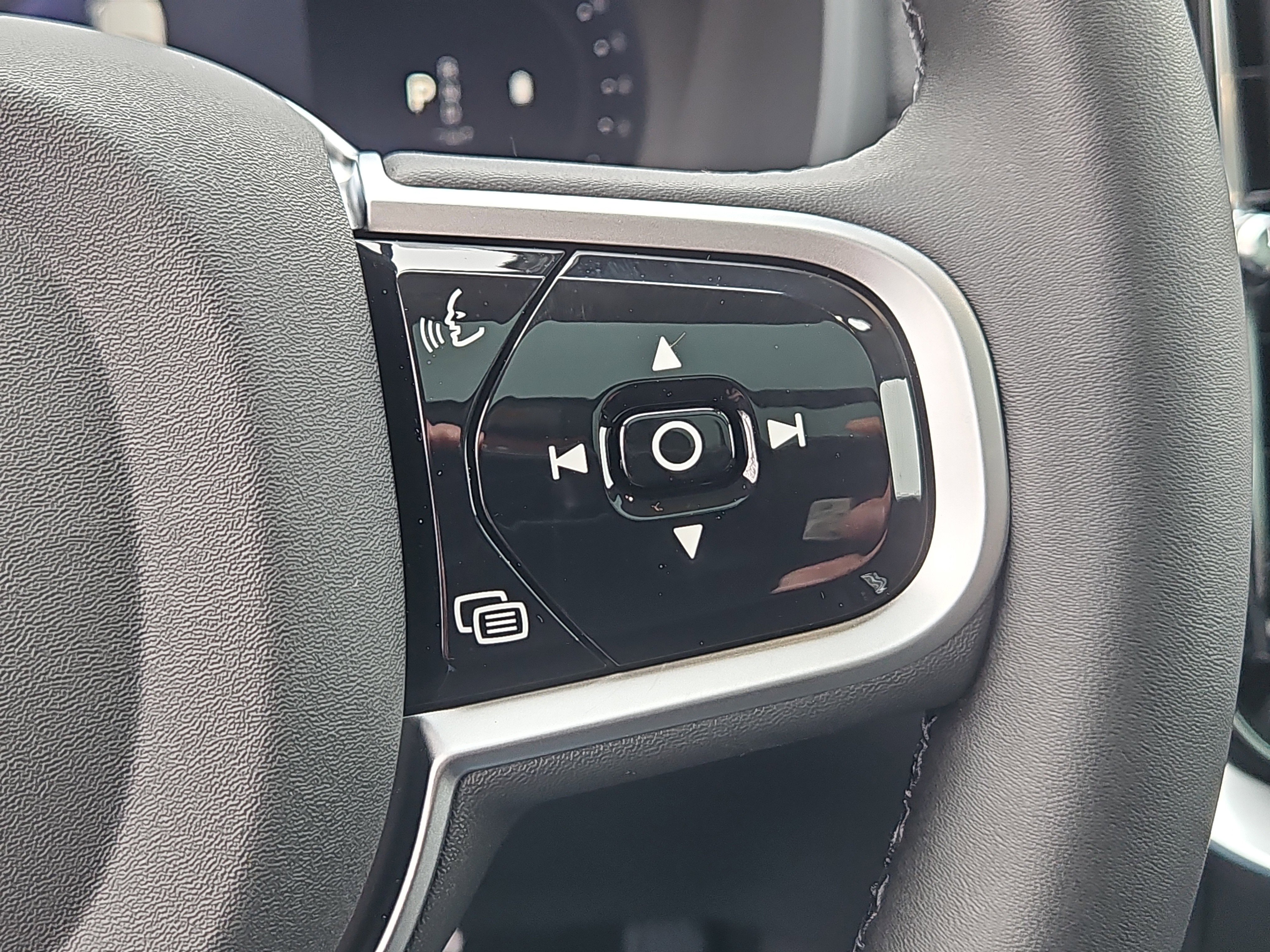 New 2026 Volvo XC90 B6 Ultra w/ Protection Package image 17