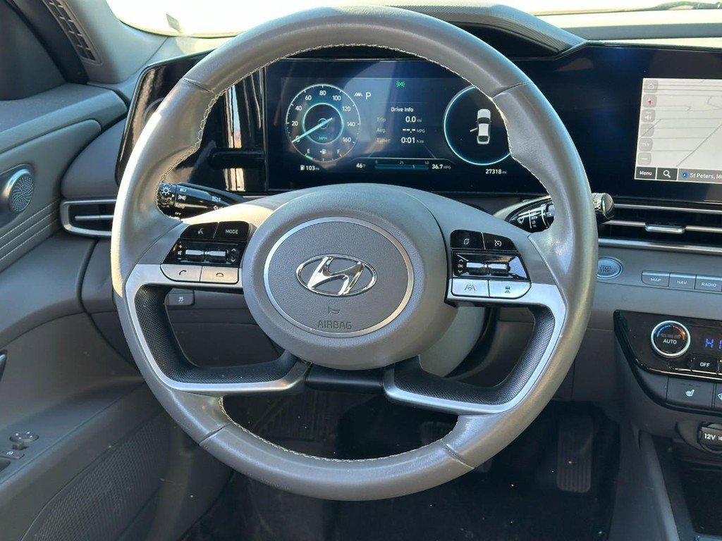 Used 2023 Hyundai Elantra SEL w/ Convenience Package image 12