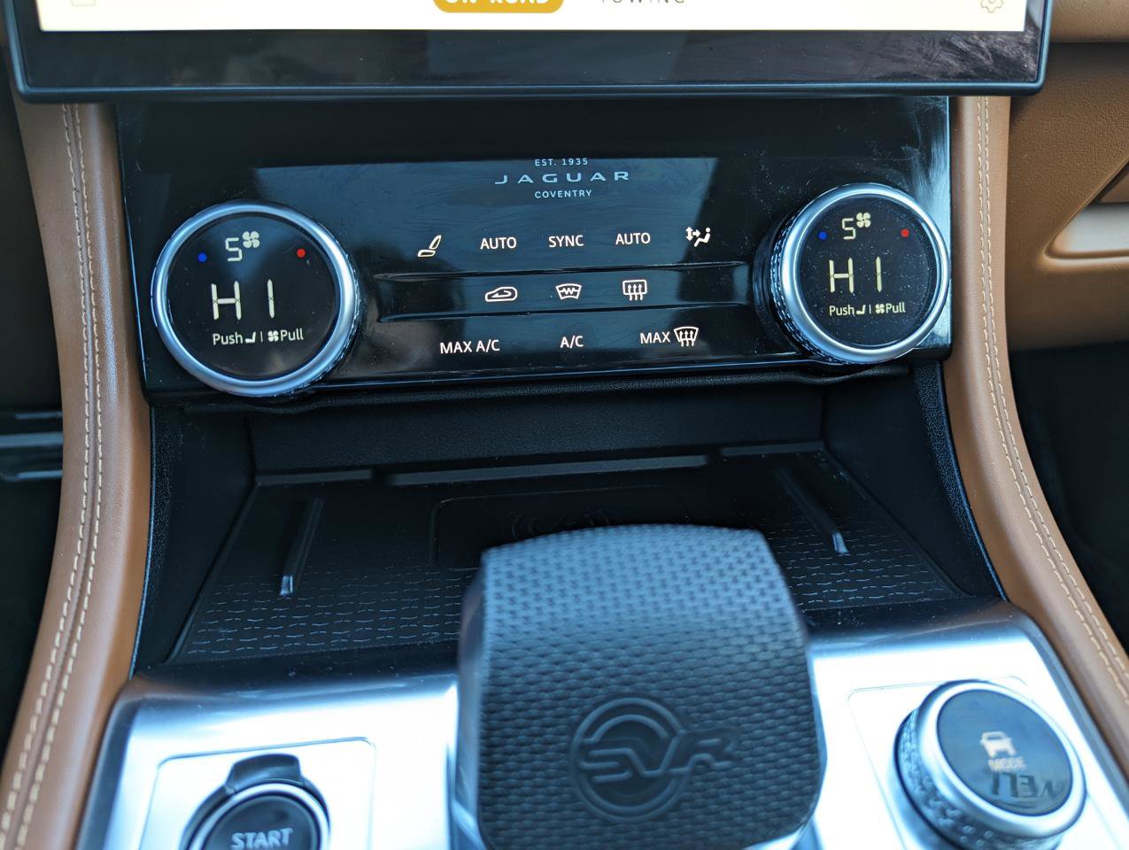 Used 2023 Jaguar F-PACE SVR image 23