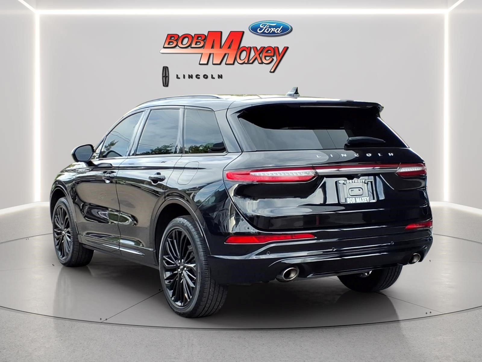 Certified 2025 Lincoln Corsair AWD w/ Equipment Group 101A image 6